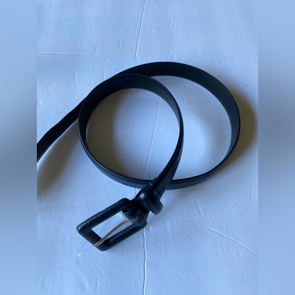 Calvin Klein - Woman’s navy 1” width leather belt with navy buckle, Size: L